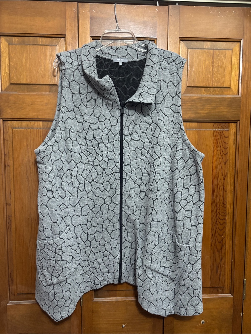 Gray Geometric Sleeveless Zip Vest by Habitat